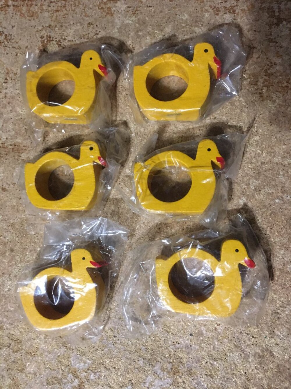 VINTAGE SET OF 6 NAPKIN RING HOLDERS MATCHING WOOD YELLOW DUCKS